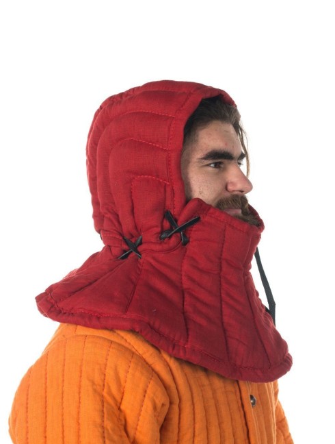 Padded cap with pelerine of the XII-XIII centuries Transatlantici imbottiti e cappelli