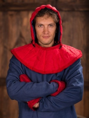 Padded cap with pelerine of the XII-XIII centuries