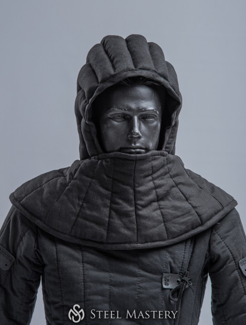 Padded liner with pelerine Padded liners and caps