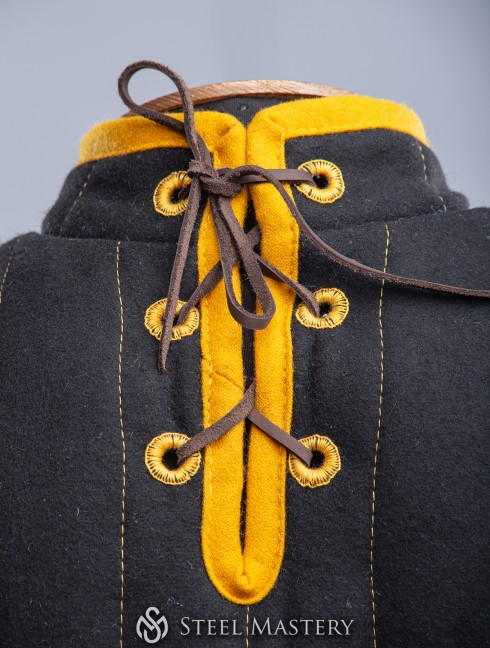 Knight gambeson with sewn mittens of the XIII century Gambesón.