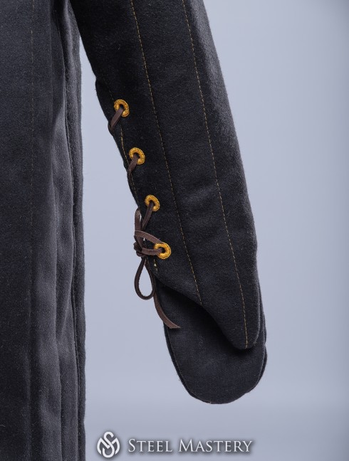 Knight gambeson with sewn mittens of the XIII century Gambesón.