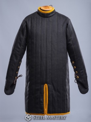 Knight gambeson with sewn mittens of the XIII century Gambesón.