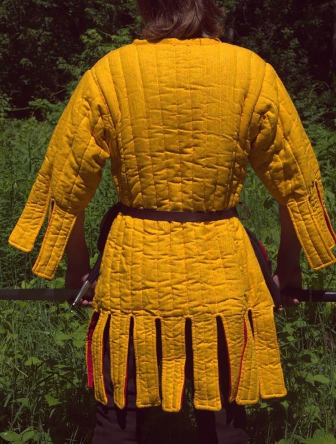 Gambeson with festoons XII-XIII centuries. Gambesón.