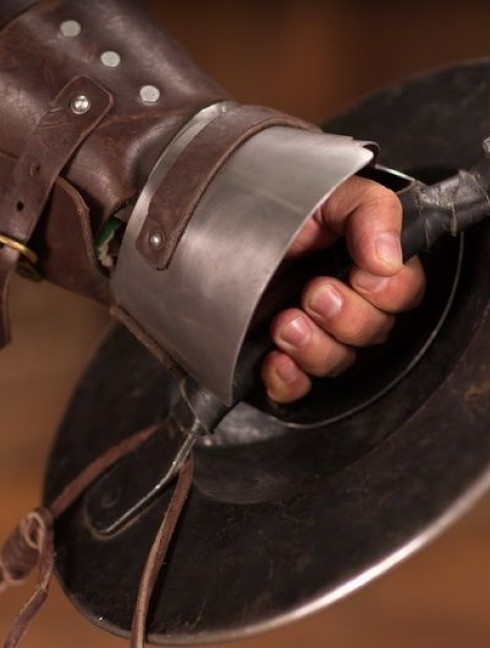 Brigandine mitten (for buckler) Brigantinenhandschuhe und -Fäustlinge