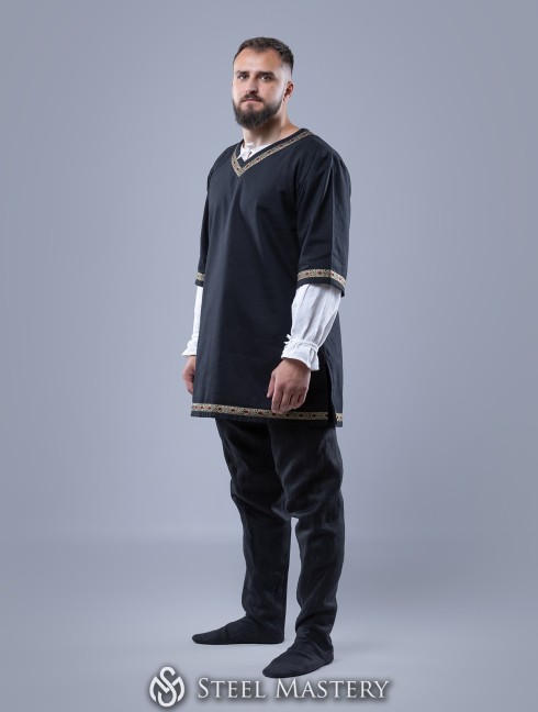 Tunic of the XIV-XV centuries Camisas, túnicas y cotas