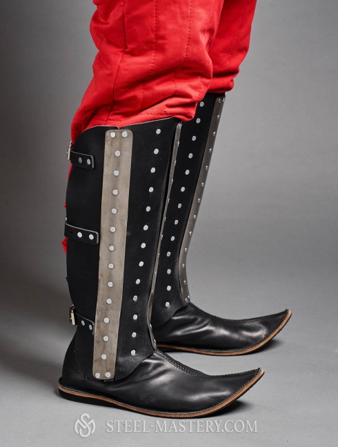 Splinted greaves Brigandine leg protection