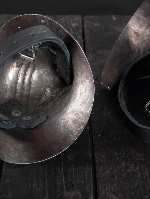 English gothic pointed elbow caps, 2nd half of the XV century Metal bracers, couters and full arms