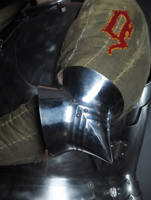 English gothic pointed elbow caps, 2nd half of the XV century Metal bracers, couters and full arms
