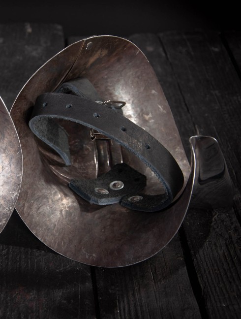 English gothic pointed elbow caps, 2nd half of the XV century Corazza