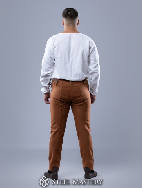 Tight chausses with codpiece, XV century Cappelli e pantaloni