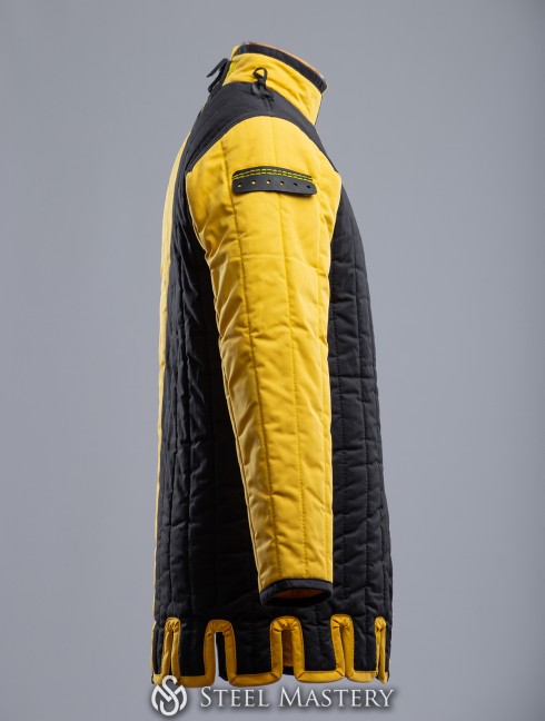 European gambeson front closed Gambesón.