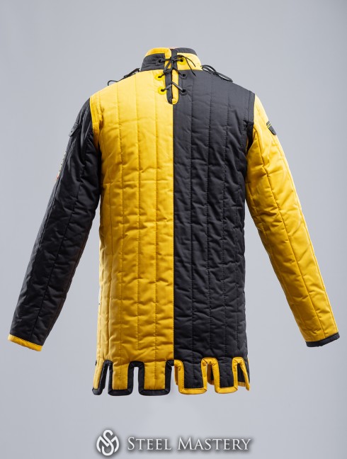 European gambeson front closed Gambesón.