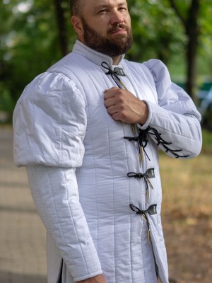 Puffed sleeves doublet