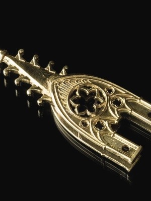 Medieval decorative bronze strapend Ciocche