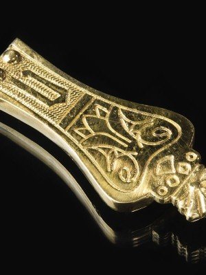 England medieval custom bronze belt strapend Strapends