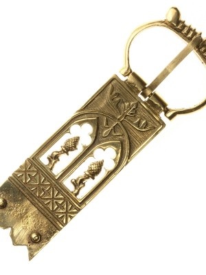 Medieval decorative metal belt buckle with ornamental pattern Fibbie