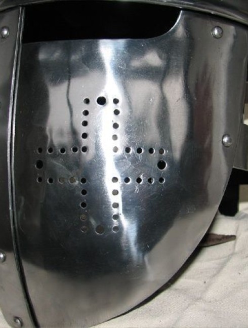 Fluted norman helmet Armadura de placas