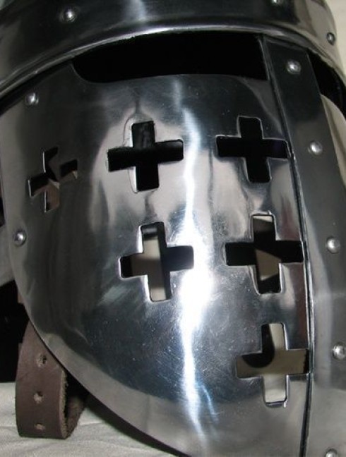 Fluted norman helmet Armadura de placas