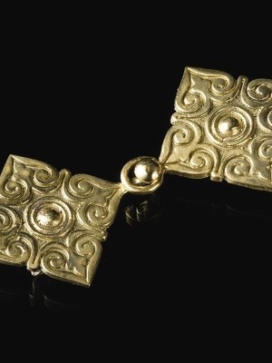 Decorative caftan fastener, X century Spille e cerniere