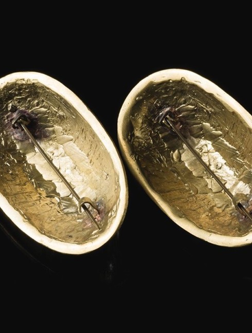 Scandinavian female oval fibula Brooches and fasteners