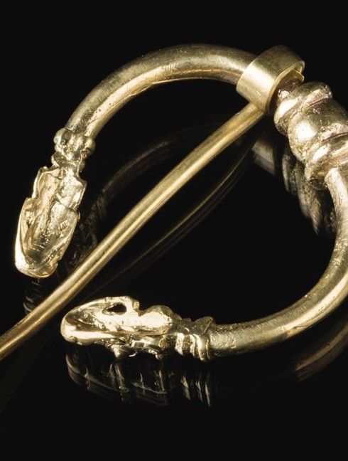 Medieval custom Scandinavian fibula, X century Brooches and fasteners