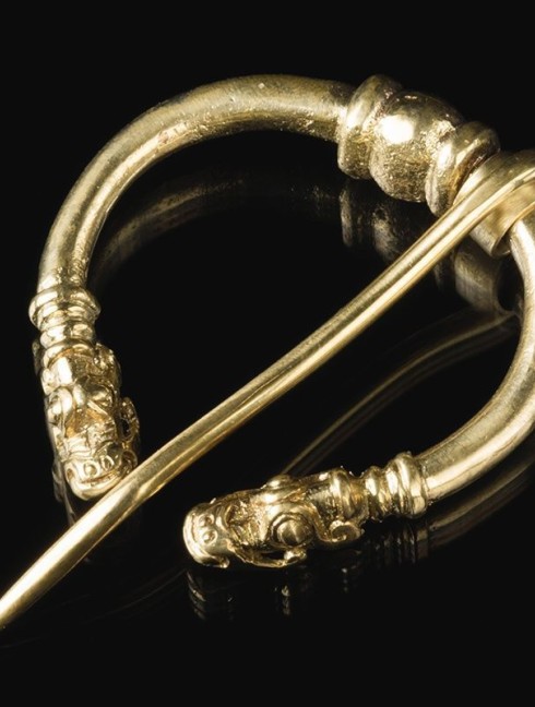 Medieval custom Scandinavian fibula, X century Brooches and fasteners