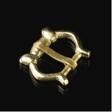 Custom brass buckle of medieval England image-1
