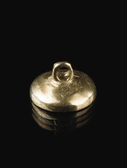 Medieval European cast button with pattern Botones, ganchos, alfileres