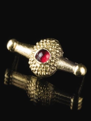 Decorative medieval belt mount with gem, XV century Montaggio cinture