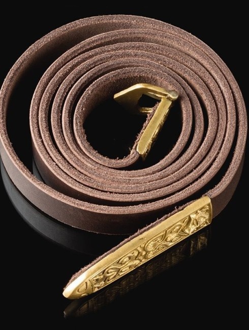 Scandinavian leather belt, X century Cinture