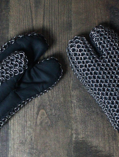 Padded gauntlets with full chain mail protection Schuppen- und Kettenhanschuhe/Fäustlinge