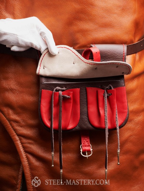 Black and red leather belt bag Sacs
