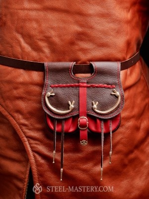 Black and red leather belt bag Sacs