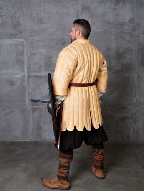 Medieval aketon of leather, XV century Armadura de placas