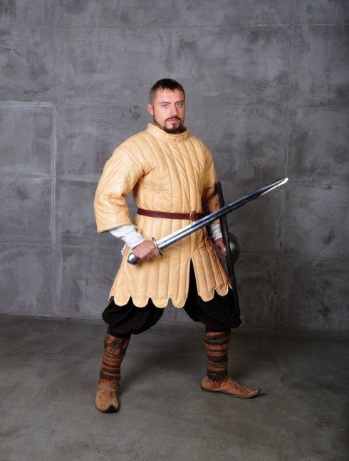 Medieval aketon of leather, XV century Armadura de placas