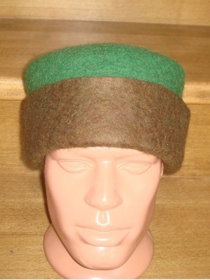 Two-coloured fulled men's hat, Europe XIV-XV centuries Copricapo