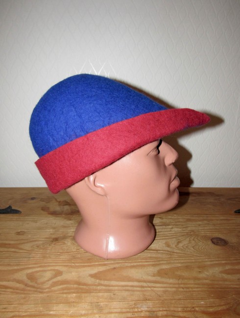 Two-coloured Tyrolean hat Kopfbedeckungen