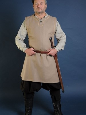 Woolen beige medieval tunic of IX-XII centuries Prêt à expédier