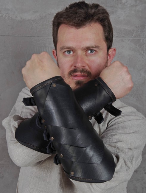 Leather bracers in Dragon style Corazza