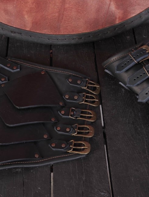 Leather bracers in Dragon style Corazza