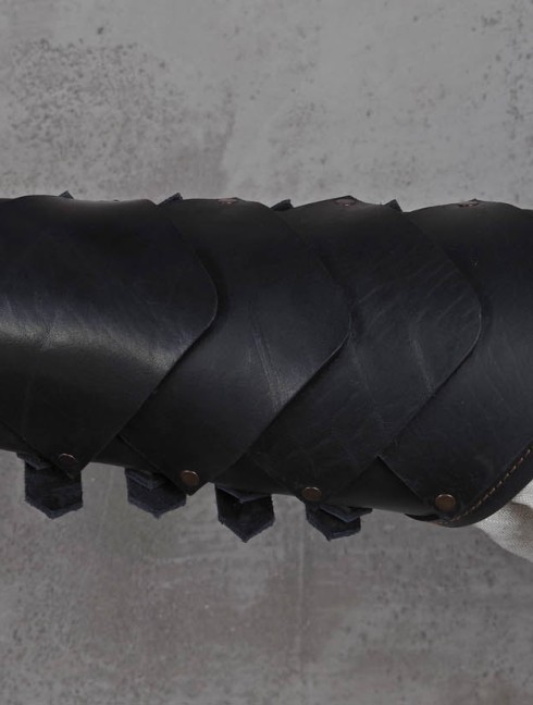 Leather bracers in Dragon style Corazza