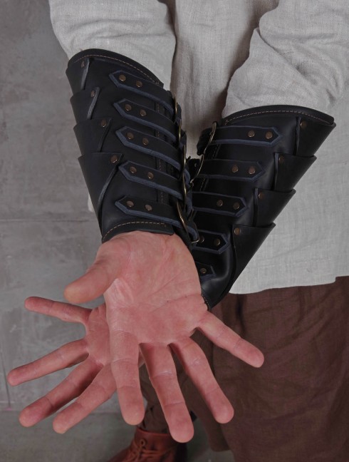 Leather bracers in Dragon style Corazza