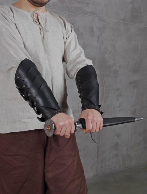 Leather bracers in Dragon style Corazza