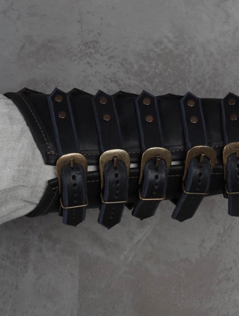 Leather bracers in Dragon style Corazza