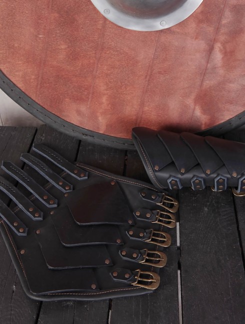 Leather bracers in Dragon style Corazza