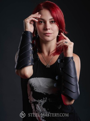 Leather bracers in Dragon style Arms