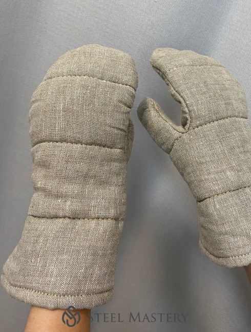 Padded mittens for medieval fencing Guanti imbottiti e muffole