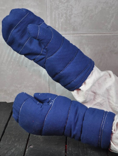Padded mittens for medieval fencing Padded gloves and mittens