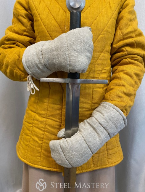 Padded mittens for medieval fencing Gepolsterte handschuhe und fäustlinge