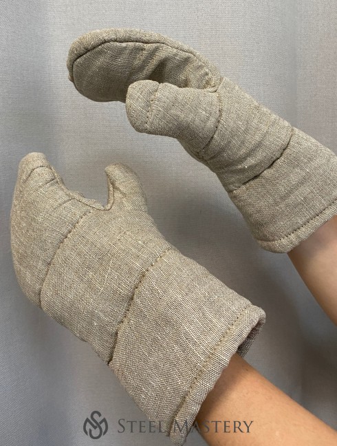 Padded mittens for medieval fencing Padded gloves and mittens
